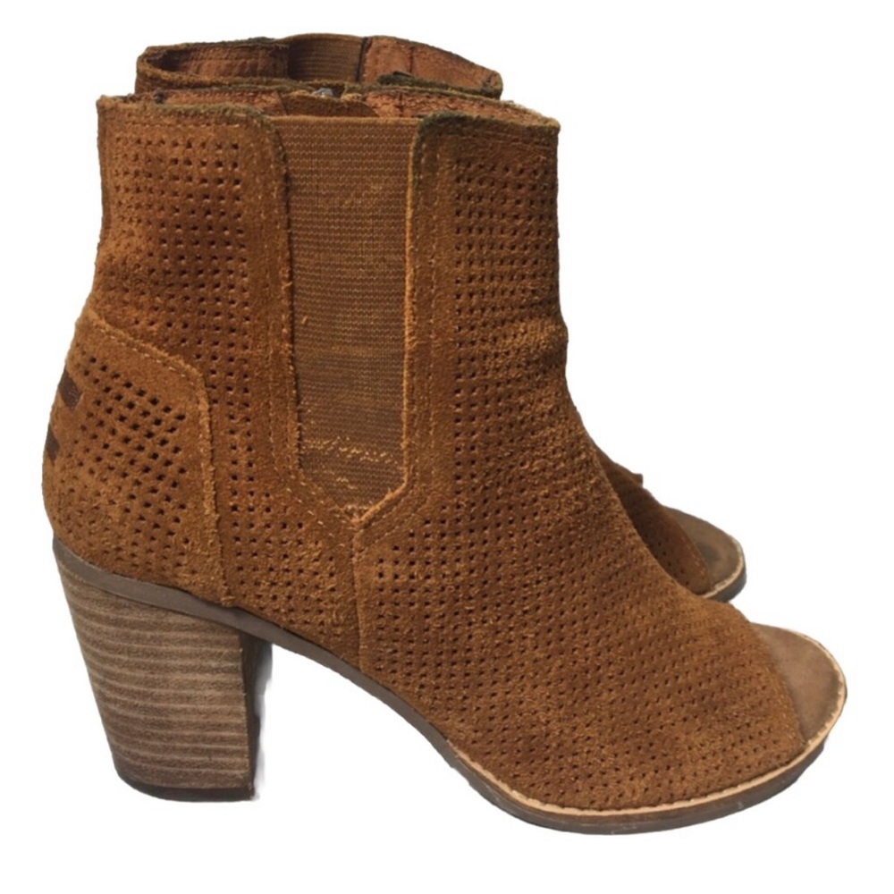Toms Majorca copper leather block heel perforated booties. Size 7.